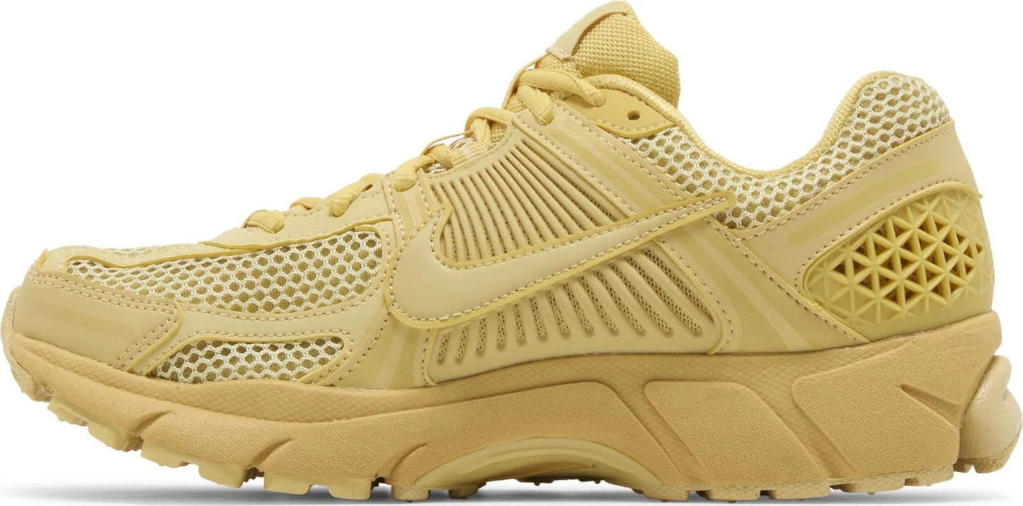 NIKE AIR ZOOM VOMERO 5 SATURN GOLD